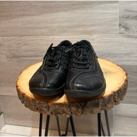 Clarks Wave Black Leather Oxford Lace Up Shoe Sneakers Size 7.5 - like new! - Picture 2 of 9